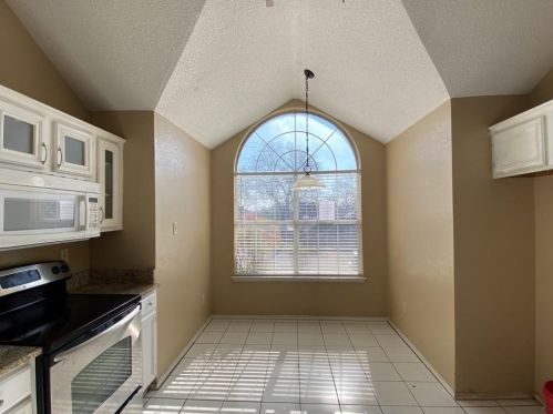 1728 Pacific Pl, Fort Worth TX  76112-4620 exterior