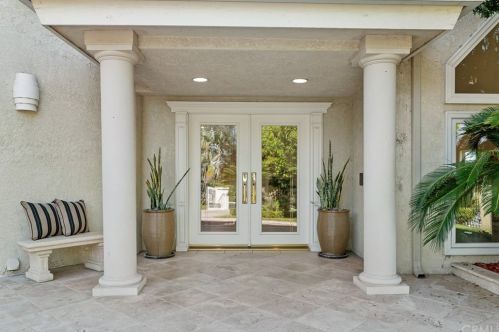 289 Owens Dr, Anaheim CA  92808-1327 exterior