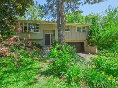 47 Short St, Willowbrook, IL 60514-1429