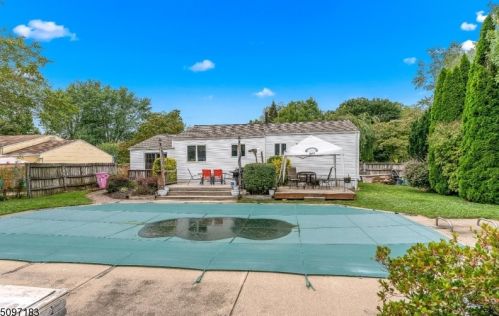 14 Lawrence Dr, Hackettstown NJ  07840-2510 exterior