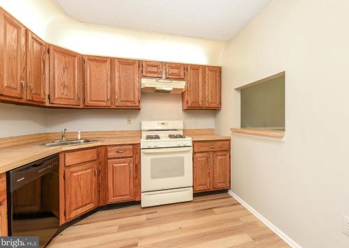 6 Voscek Ct, Trenton NJ 08648-2648 exterior