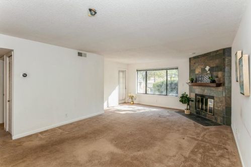33 Finch Trl, Atlanta GA  30308-2418 exterior