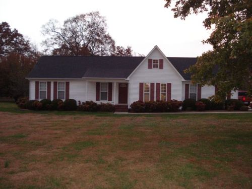 67 Mushroom Valley Rd, Tullahoma, TN 37388-6184