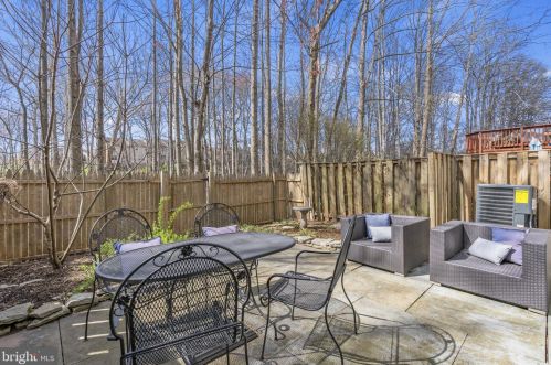 5784 Crownleigh Ct, Springfield VA  22015-1885 exterior