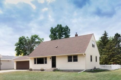 324 Columbia Ave, Morris, MN 56267-1433