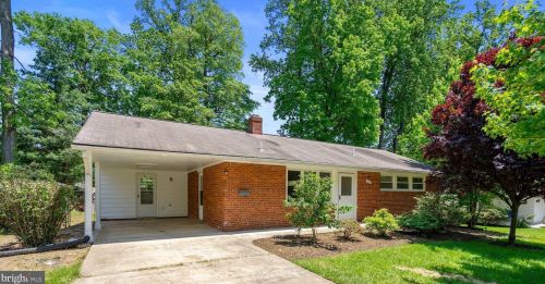 5208 Light St, Springfield, VA 22151-2521