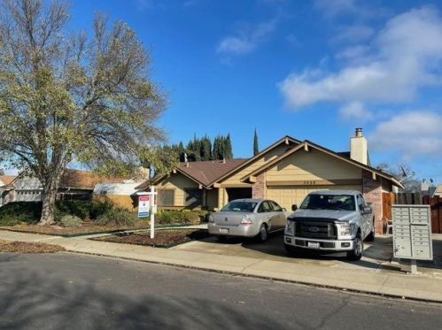 3532 Traveler Ct, Modesto, CA 95355-3663