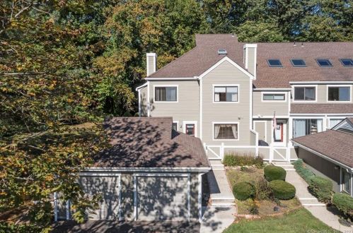 29 Country Walk, Huntington, CT 06484-5329