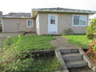 590 Franklin Ave, Bandon OR  97411-9045 exterior