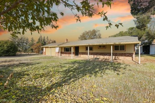 13066 Paddy Creek Ln, Lodi, CA 95240-9457