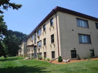 1855 Larpenteur Ave, Saint Paul MN  55109-4790 exterior