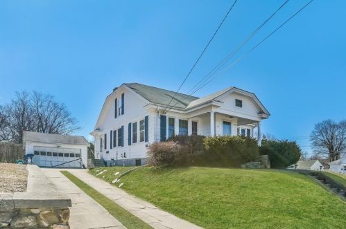 35 John St, Westerly, RI 02891-2422