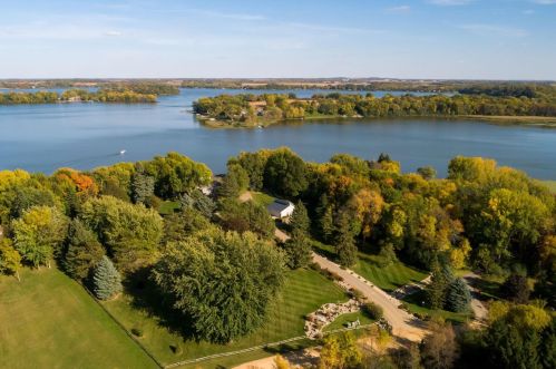 2200 Evergreen Dr, Kasota, MN 56050-9603