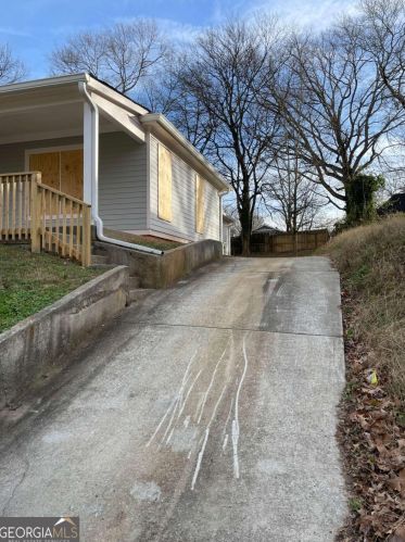 652 Hugh St, Atlanta GA  30310-2002 exterior