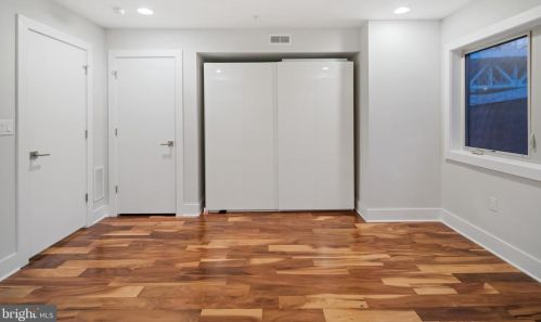 154 Front St, Philadelphia PA  19106-0020 exterior