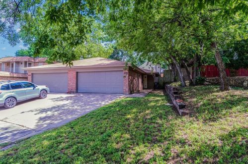 2107 Mistletoe Ave, Fort Worth TX  76110-1144 exterior