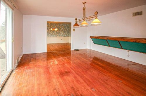 630 Cleveland Dr, New Kensington, PA 15068-3368