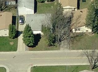 1536 Amarillo Dr, Carpentersville, IL 60110-1527