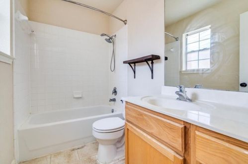 123 Discovery, Uhland TX 78640-5490 exterior