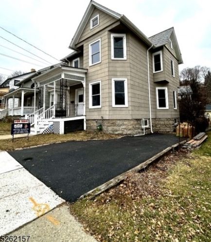 71 High St, Fredon, NJ 07860-1707