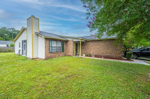 416 Erskine St, Ladson, SC 29456-3258