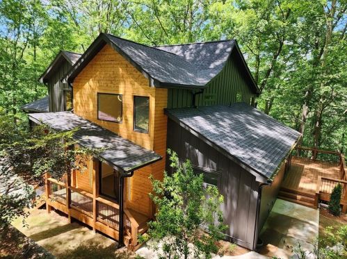 8305 Ison Rd, Atlanta GA  30350-3129 exterior