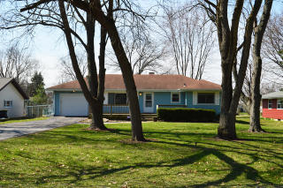 77 Oaklawn Ave, Oswego, IL 60543-9678