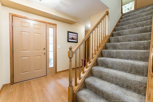 124 Mclaren Dr, Sycamore IL  60178-2255 exterior