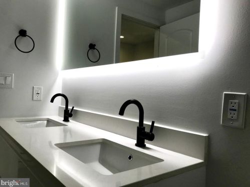 1515 4 St, Philadelphia PA 19148-1303 exterior