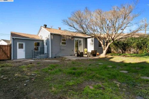 1570 Plz Dr, San Leandro CA 94578-1968 exterior