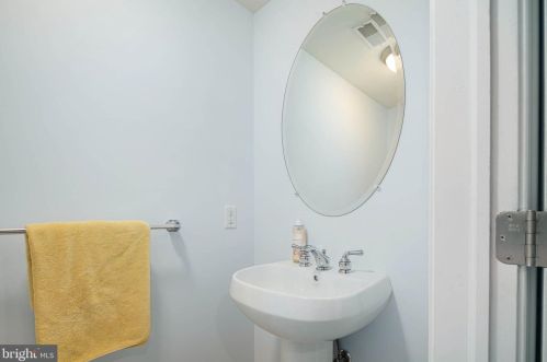 809 20 St, Philadelphia PA 19130-2025 exterior