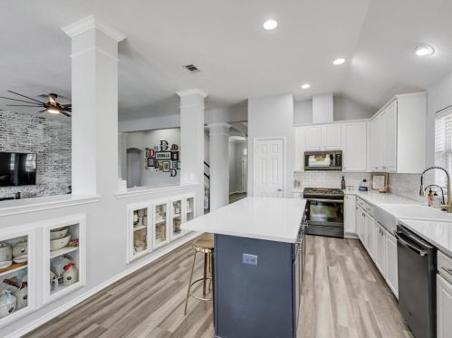 6552 Fairview Dr, Fort Worth TX  76148-1440 exterior