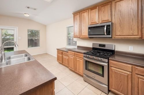 123 Trinity Dr, Uhland TX  78640-4330 exterior