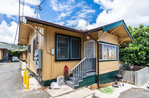 2816 Waialae Ave, Honolulu HI  96816-1510 exterior