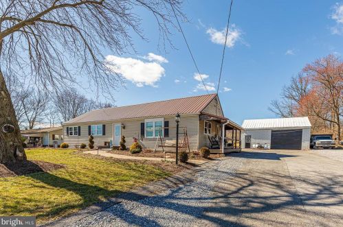 1167 Landis Rd, Ephrata, PA 17522-9308