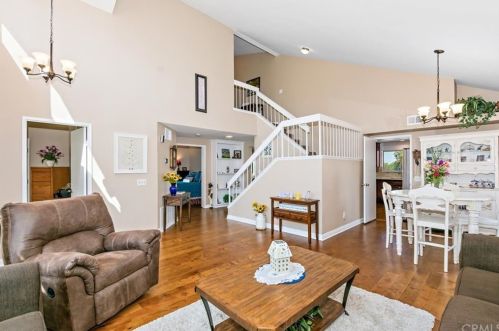 6880 Rycroft Dr, Riverside CA  92506-5317 exterior