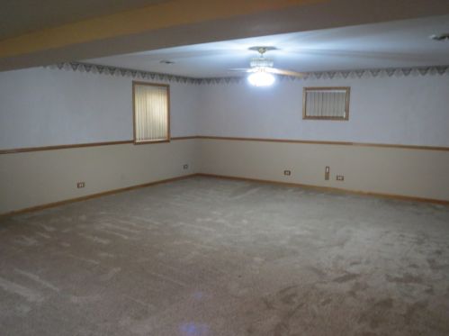 208 Julie Ln, Pingree Grove IL  60140-8393 exterior