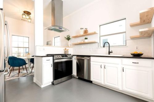 5402 Duval St, Austin, TX 78751-1323