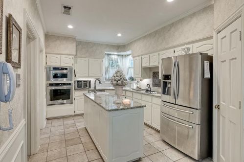 2212 Vly Vw Dr, Cedar Hill TX 75104-6712 exterior