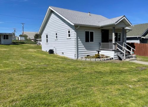 294 7th St, Rio Vista, CA 94571-1645