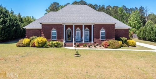 125 Natures Pointe Dr, Hampton, GA 30228-6021