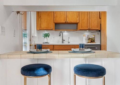 672 San Antonio Rd, Los Altos CA 94022-1245 exterior