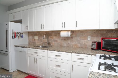 207 Valleybrook Dr, Lancaster PA  17601-4623 exterior