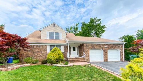 2 Lyons Ln, Edison, NJ 08820-1953
