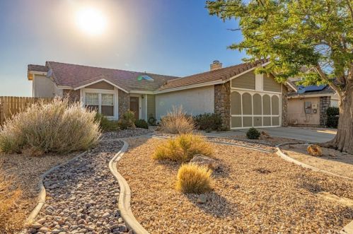 44839 Gloriosa Ln, Lancaster, CA 93535-1713