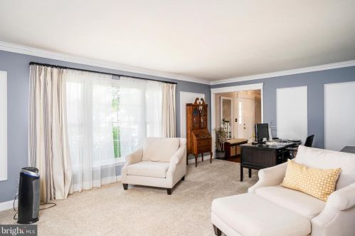 39 Ray Dwier Dr, Trenton NJ  08690-1808 exterior