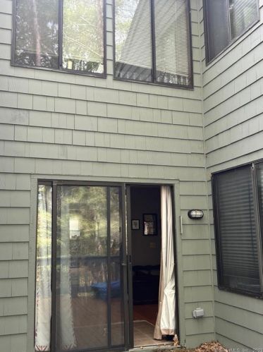 143 Old Farms Rd, Torrington CT  06790-2240 exterior