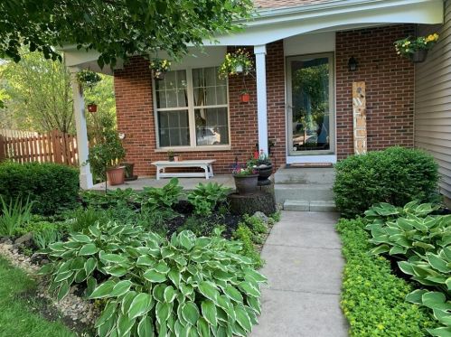 8 Tenneyson Ct, Barrington Hills, IL 60156