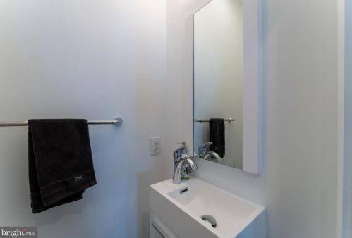 2341 Gordon St, Philadelphia PA 19132-4632 exterior