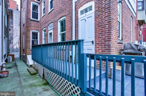 827 Walnut St, Lancaster PA  17602-2436 exterior